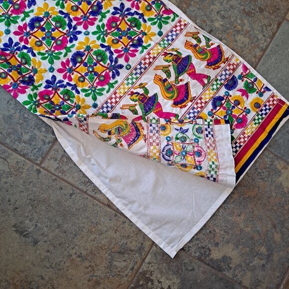 GE Peruvian Brightly Colored Embroidered Tunic Vneck Sleevless Size Medium - Picture 6 of 10